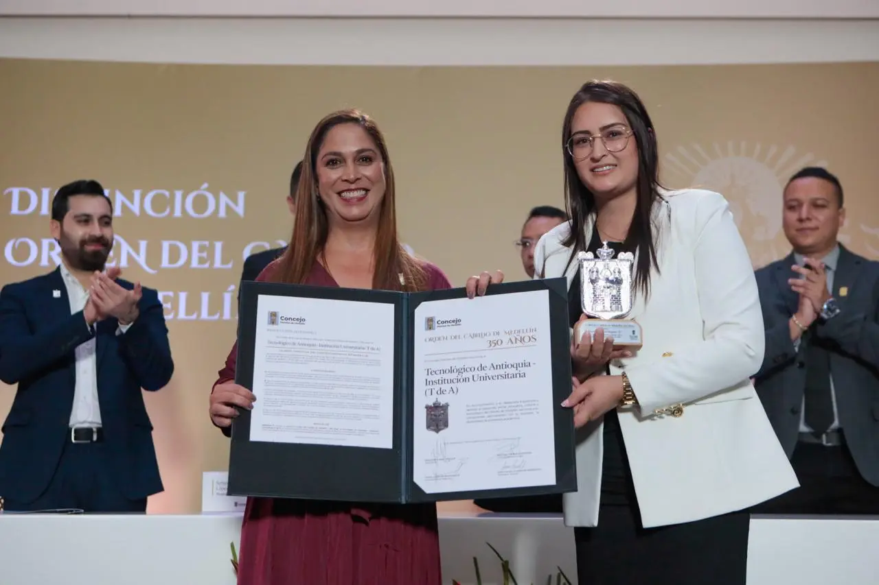TdeA recibió Orden del Cabildo de Medellín 350 años